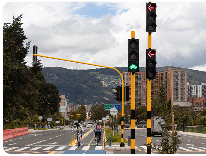 Brindar a los participantes herramientas conceptuales y prácticas, que les permitan identificar los requerimientos y etapas que deben abordarse en el diseño e implementación del Sistema de Gestión de la Seguridad Vial en las organizaciones, de acuerdo con los requisitos normativos vigentes.