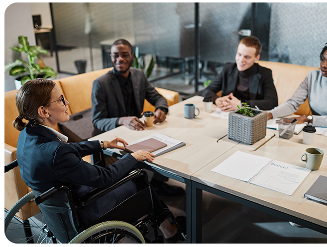 Fortalecer las capacidades de las organizaciones para diseñar,implementar y evaluar programas de inclusión laboral de personascon discapacidad, bajo un enfoque diferencial y en articulación conel SG-SST, mediante una modalidad sincrónica y participativa.